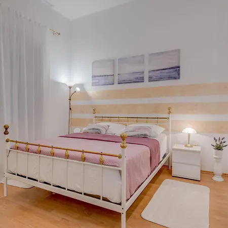 Fuer 5 Personen Ca, 48 M Sup2 In Split, Dalmatien Gespanschaft Dalmatien Apartamento Split