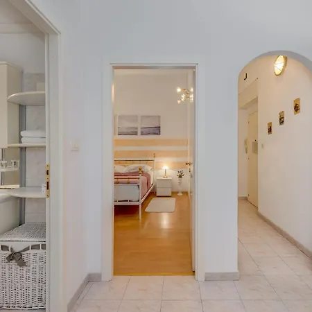 Apartamento Fuer 5 Personen Ca, 48 M Sup2 In Split, Dalmatien Gespanschaft Dalmatien *